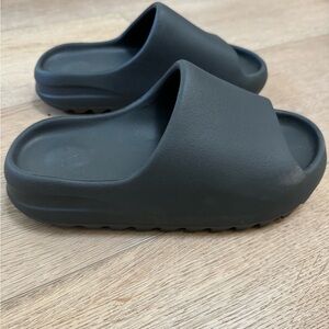 Adult Yeezy Slides for sale - Size 7 Worn once